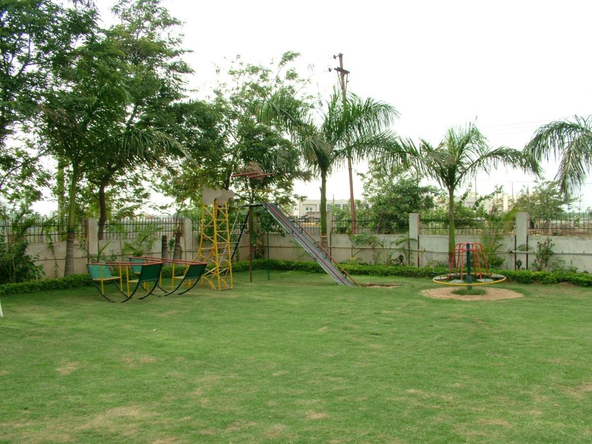 Vip'S Club Hotel Raipur  Ngoại thất bức ảnh