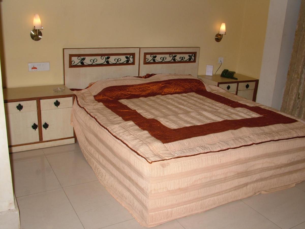Vip'S Club Hotel Raipur  Ngoại thất bức ảnh